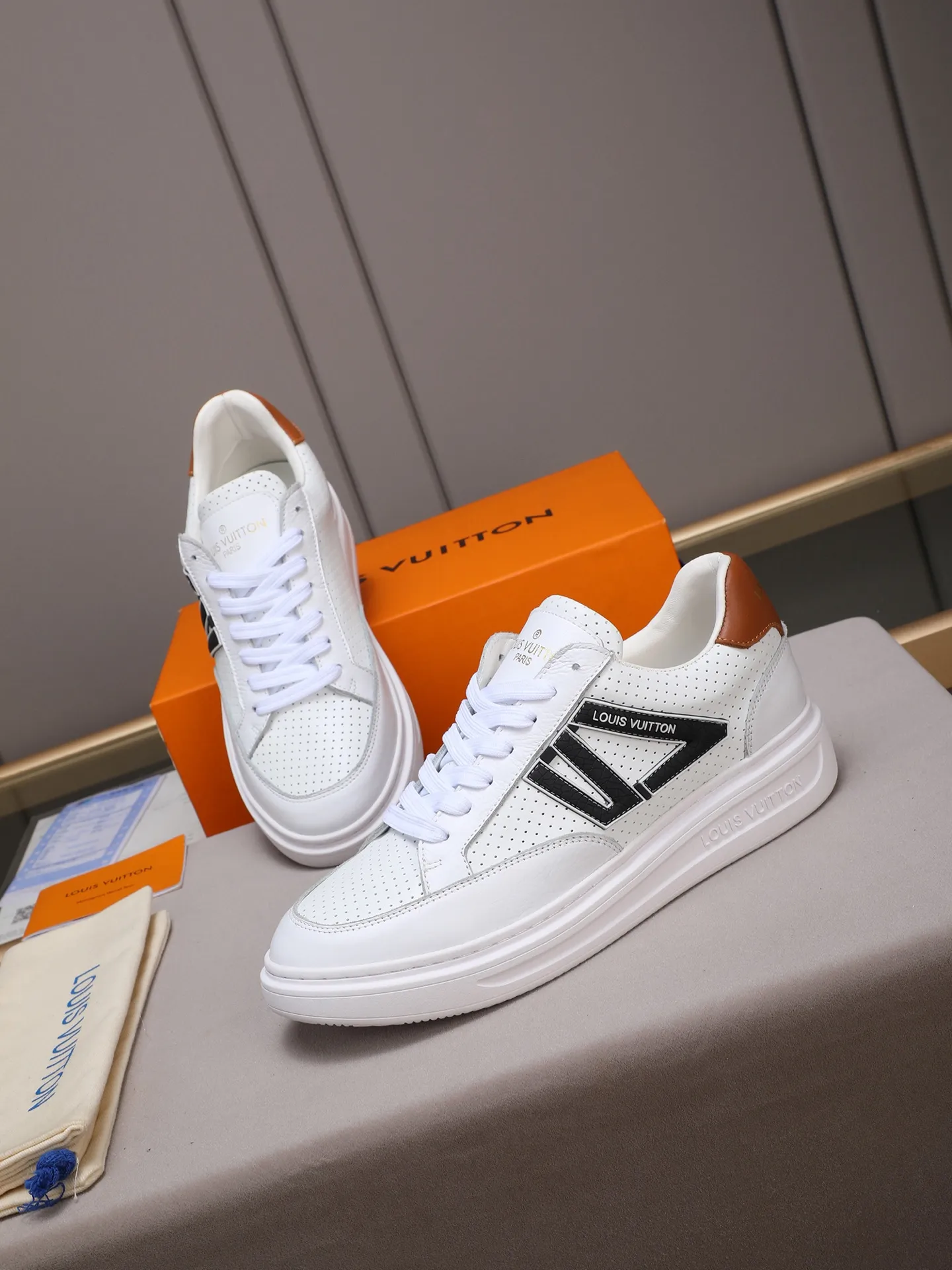 PP420 main model 👍👍👍2025 new LOUIS VUITTON [Luden Yiwei]——LV upper [Lv]🇮🇹Imported first-layer cowhide embossed🇩🇪Inside imported sheepskin lining ➕Non-slip and wear-resistant outsole. Every man's identity is reflected in his elegant and stable upper shoes🚶🏻🚶🏻📯 No matter the wind or rain, the shoe last remains unchanged and can stand the test of time🔍️. ——Code number: 38-44 (45 can be customized)